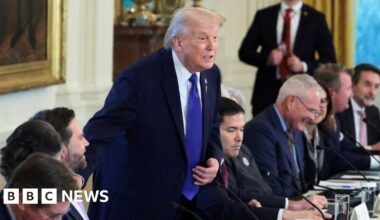 Trump seeks $100bn for Venezuela oil, but Exxon boss says country 'uninvestable'