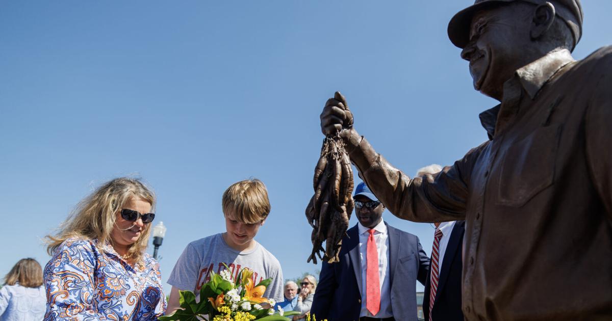 Statue of shrimper Wayne Magwood at Shem Creek vandalized