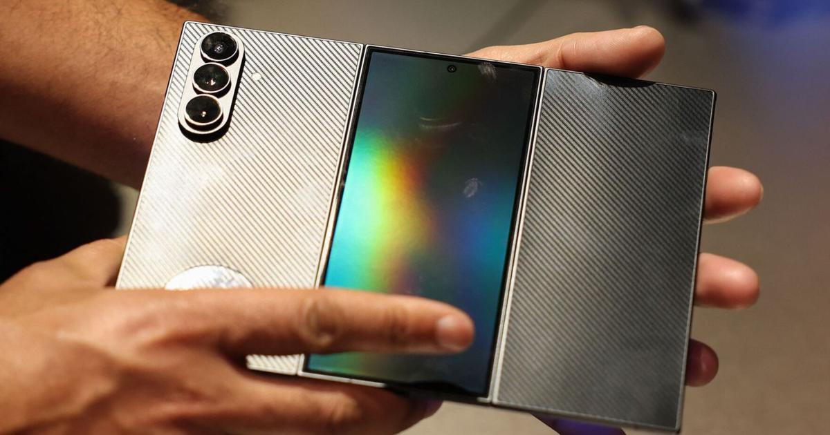 Samsung’s new phone looks straight out of science fiction. I got to try it | News