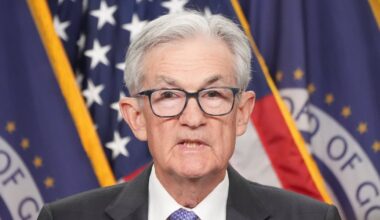Poker-Faced Powell May Have Ace Up Sleeve To Stymie Trump's Fed Shakeup