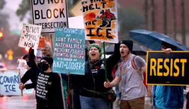 Anti-ICE demonstrations break out in Tucson after killing in Minnesota