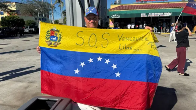 Image of Elkin holding Venezuelan flag