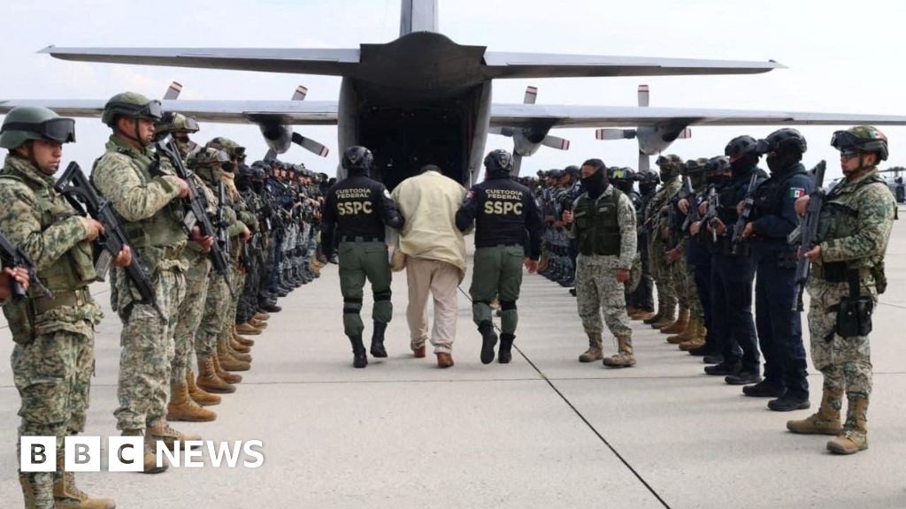 Mexico sends 37 accused drug gang members to the US