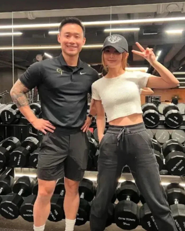 Elvis is 9 years younger than Charlene