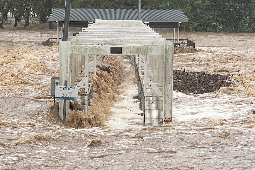 Floodwaters tear through Clermont in central Queensland
