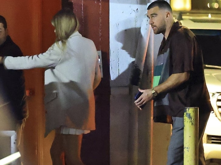 0113-Taylor-Swift-Travis-Kelce-Out-For-Dinner-In-Beverly-Hills-Sub1