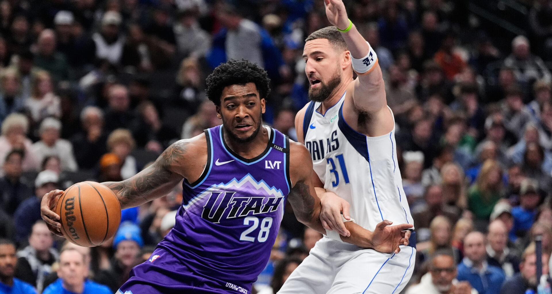 Thompson scores 23 points, including the 17,000th of his career, as Mavericks beat the Jazz 138-120