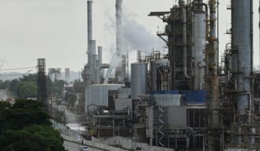 Venezuelan oil revival 'could cement lower prices' long term and pressure Russia, analyst says - Fortune