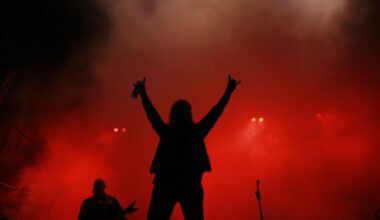 Acclaimed singer doubles down on harsh remarks about late metal frontman: ‘I regret nothing’