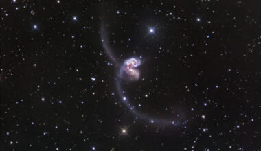 Do all stars exist in galaxies?