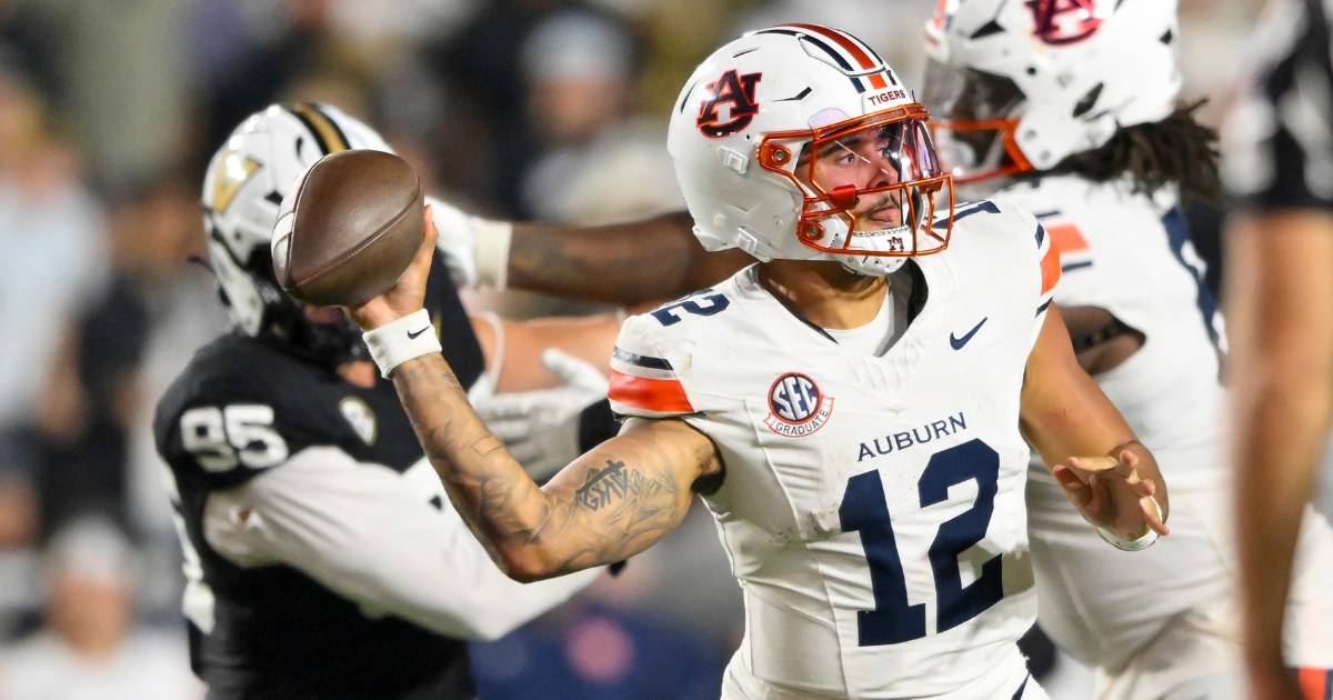 Oct 25, 2025; Tempe, Arizona, USA; Arizona State Sun Devils quarterback Sam Leavitt (10) against the Houston Cougars at Mountain America Stadium. Mandatory Credit: Mark J. Rebilas-Imagn Images