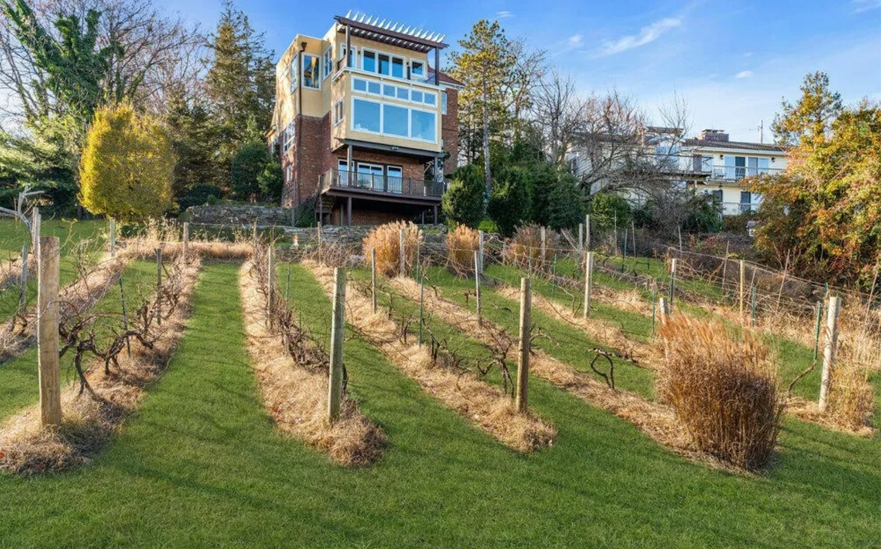 Tower House in Atlantic Highlands