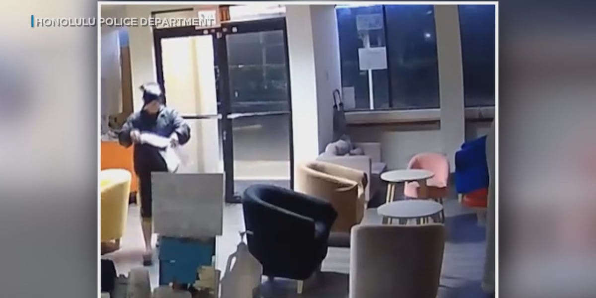 Man caught on camera breaking into Pearl City cafe