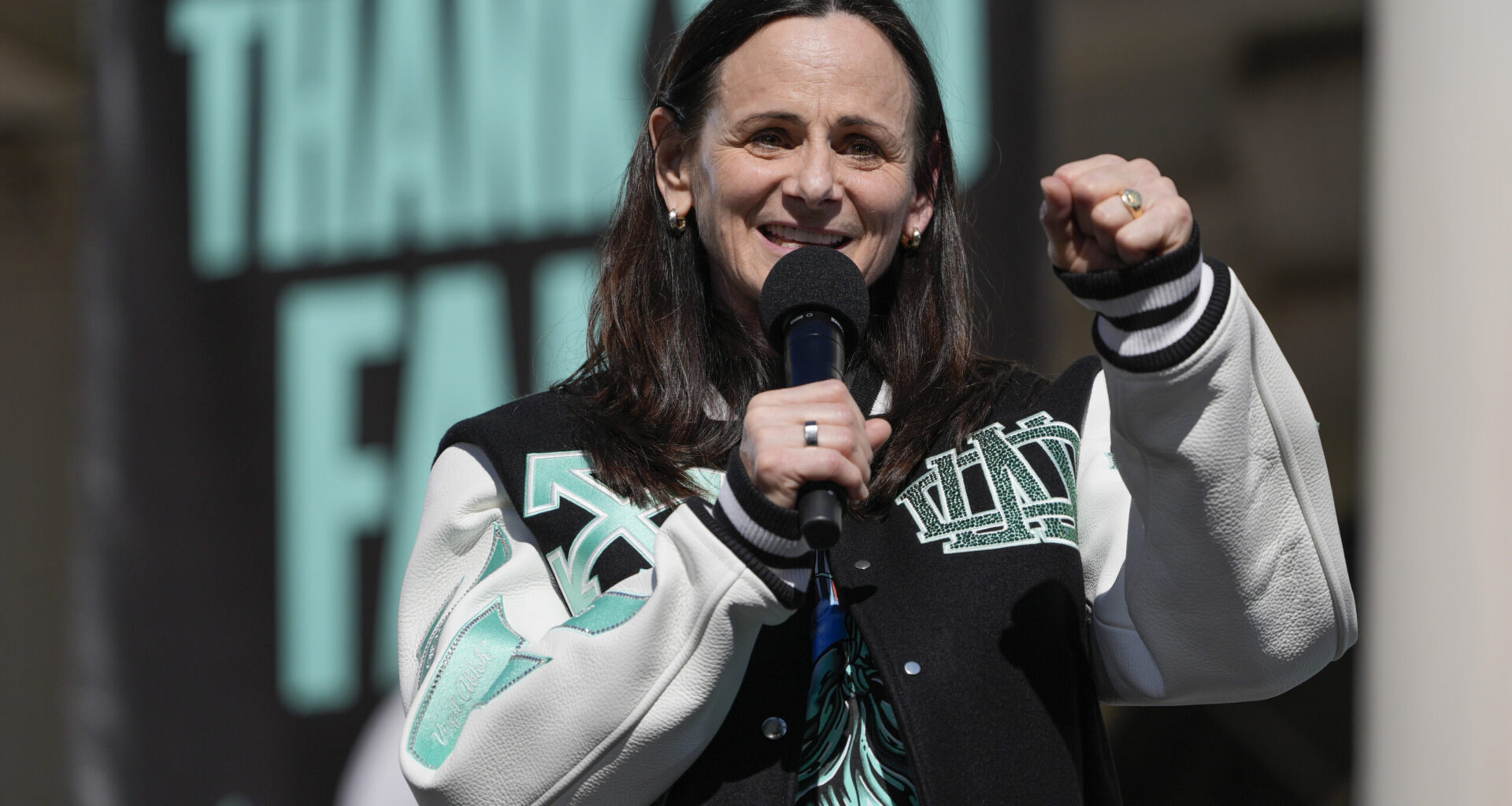 Former Liberty coach Sandy Brondello will be back in Brooklyn on June 3 to lead the expansion Toronto Tempo against New York at Barclays Center. Photo: Seth Wenig/AP