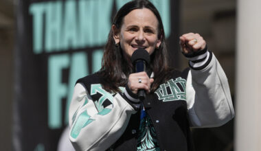 Former Liberty coach Sandy Brondello will be back in Brooklyn on June 3 to lead the expansion Toronto Tempo against New York at Barclays Center. Photo: Seth Wenig/AP