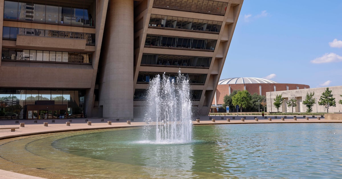 Dallas City Hall relocation supporters push back on architects’ findings