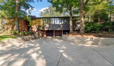 Architecturally significant Peoria home listed for $975,000