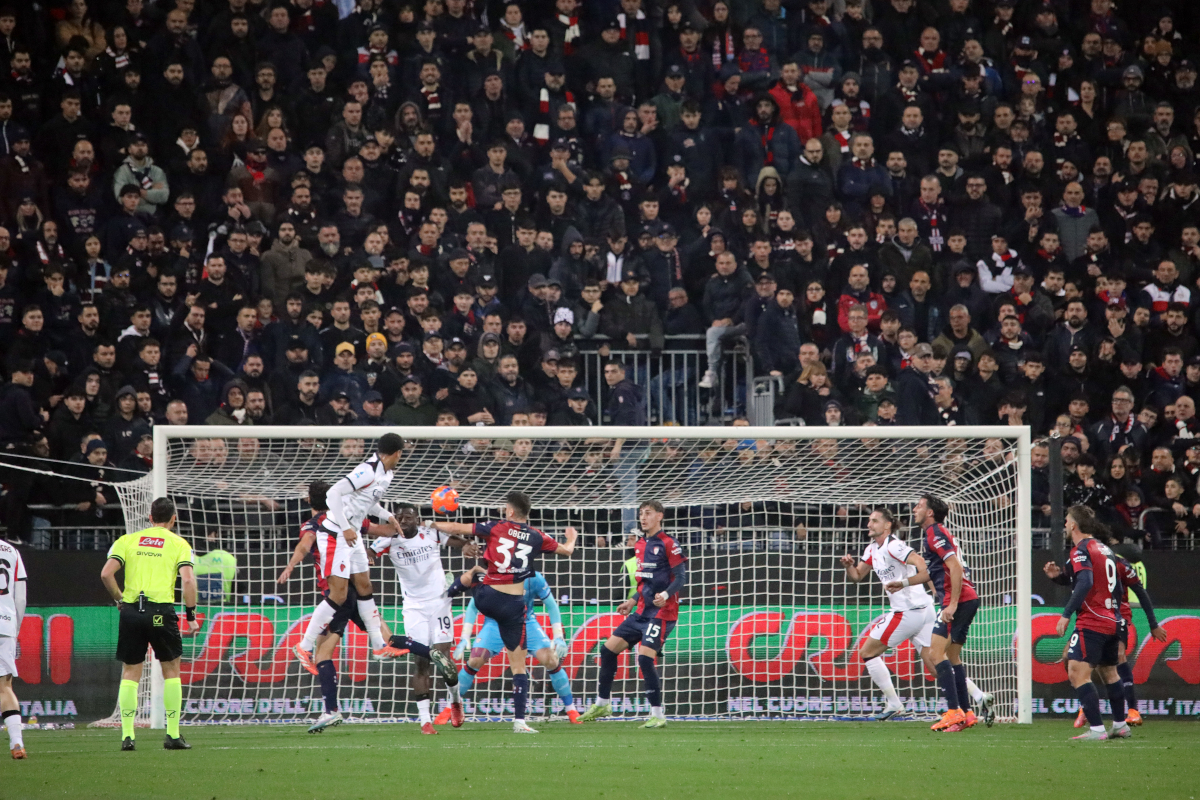 CAGLIARI, ITALY - JANUARY 02: Adam Obert of Cagliari and Youssouf Fofana of Milan battle for control of th eball during the Serie A match between Cagliari Calcio and AC Milan at Stadio Sant'Elia on January 02, 2026 in Cagliari, Italy. (Photo by Enrico Locci/Getty Images)