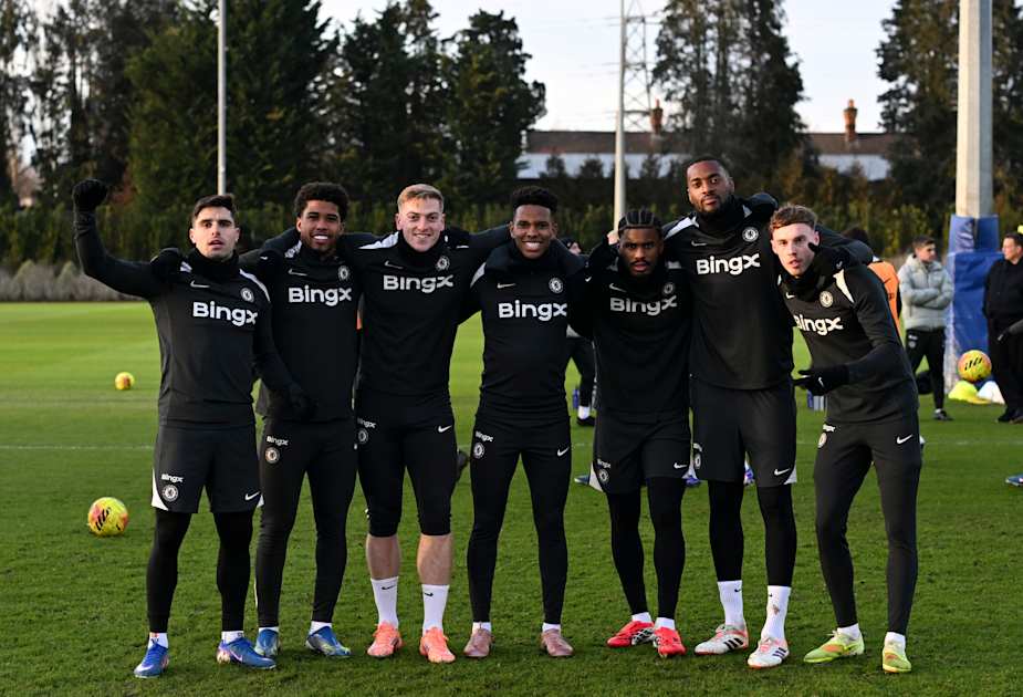 Training gallery: Time to take on Fulham! | News | Official Site