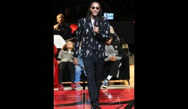 Derrick Rose’s No. 1 rises to the rafters as Chicago honors one of its own