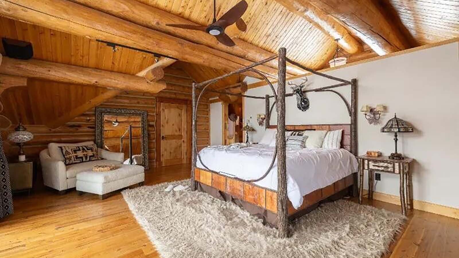 Grammy-winning singer-songwriter Emily Warren is behind some of the biggest pop stars on the charges, including Shakira, Lizzo, and Katy Perry. She wrote a pair of Dua Lipa’s platinum hits in her Wilson cabin getaway, which has just been listed for $3.495 million.