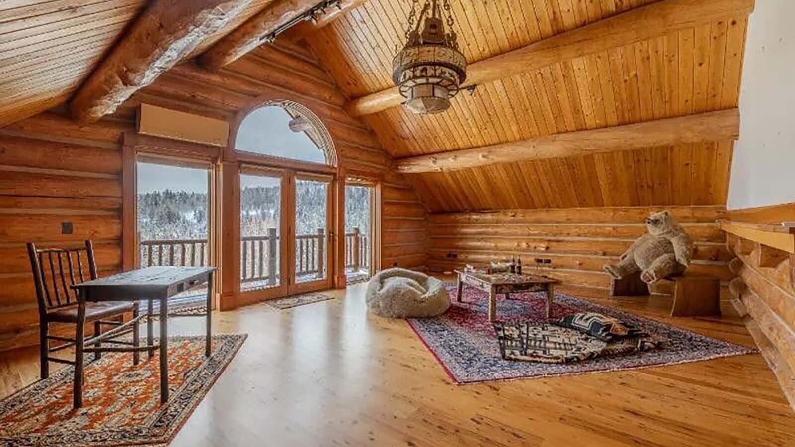 Grammy-winning singer-songwriter Emily Warren is behind some of the biggest pop stars on the charges, including Shakira, Lizzo, and Katy Perry. She wrote a pair of Dua Lipa’s platinum hits in her Wilson cabin getaway, which has just been listed for $3.495 million.