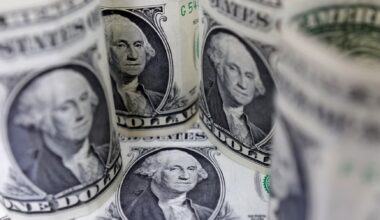 Dollar gains as traders look past Venezuela to flurry of US data