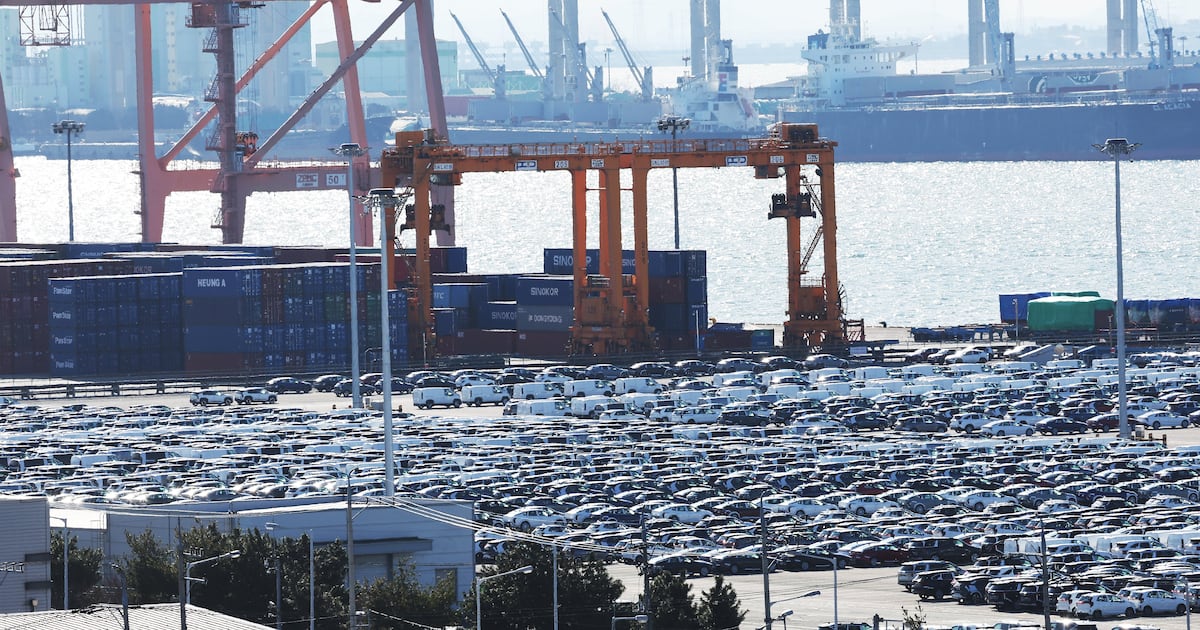 Semiconductor Exports Fuel South Korea’s Record Current Account Surplus - 조선일보