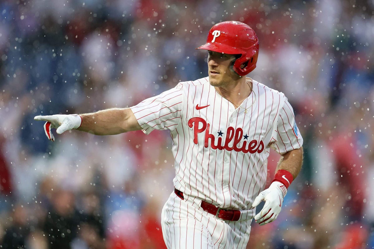 Phillies notes: J.T. Realmuto standoff, bullpen adds, another righty bat?