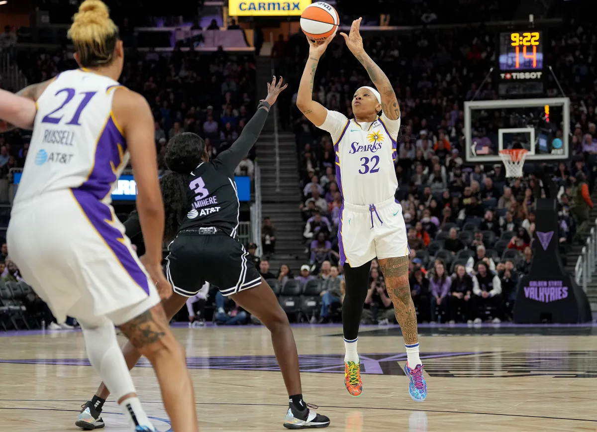 SAN FRANCISCO, CALIFORNIA - MAY 06:  Emma Cannon #32 of the Los Angeles Sparks shoots over Laeticia Amihere #3 of the Golden State Valkyries in the second half of a WNBA basket ball game at Chase Center on May 06, 2025 in San Francisco, California. NOTE TO USER: User expressly acknowledges and agrees that, by downloading and or using this photograph, User is consenting to the terms and conditions of the Getty Images License Agreement.