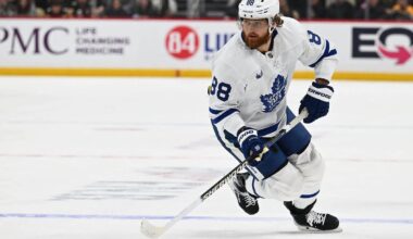 William Nylander apologizes after giving camera middle finger during Maple Leafs game