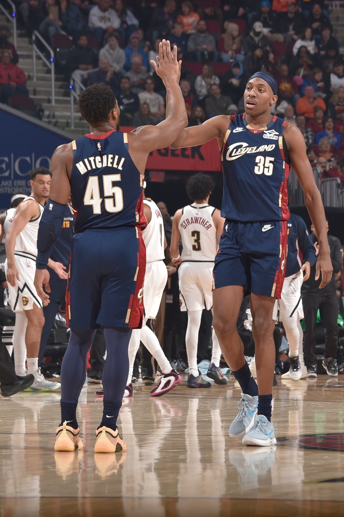 Donovan Mitchell and Nae'Qwan Tomlin high-five during the game.