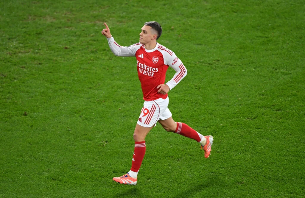 Leandro Trossard of Arsenal celebrates scoring his team's third goal during the Premier League match between Arsenal and Aston Villa at Emirates Stadium.