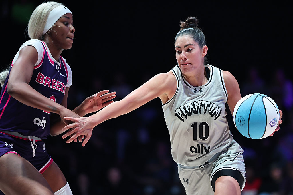 MEDLEY, FLORIDA - JANUARY 05: Kelsey Plum #10 of the Phantom controls the ball against Rickea Jackson #2 of the Breeze during the second half at Sephora Arena on January 05, 2026 in Medley, Florida. (Photo by Carmen Mandato/Getty Images)