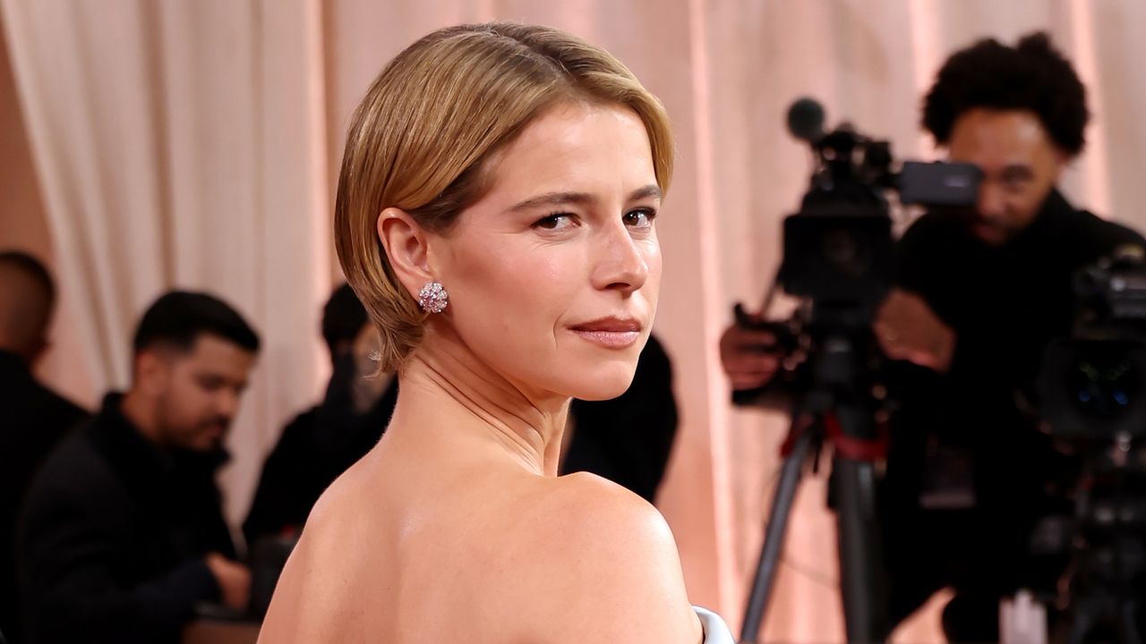 Jessie Buckley Had Already Won the 2026 Golden Globes the Second She Stepped on the Carpet