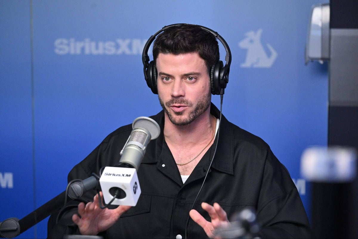 ‘Heated Rivalry’ star François Arnaud calls on NHL to improve LGBTQ+ inclusion