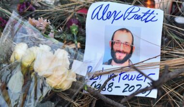 Minneapolis shooting latest: Obamas and Clinton speak out on Alex Pretti killing as Trump demands Minnesota cooperate with ICE