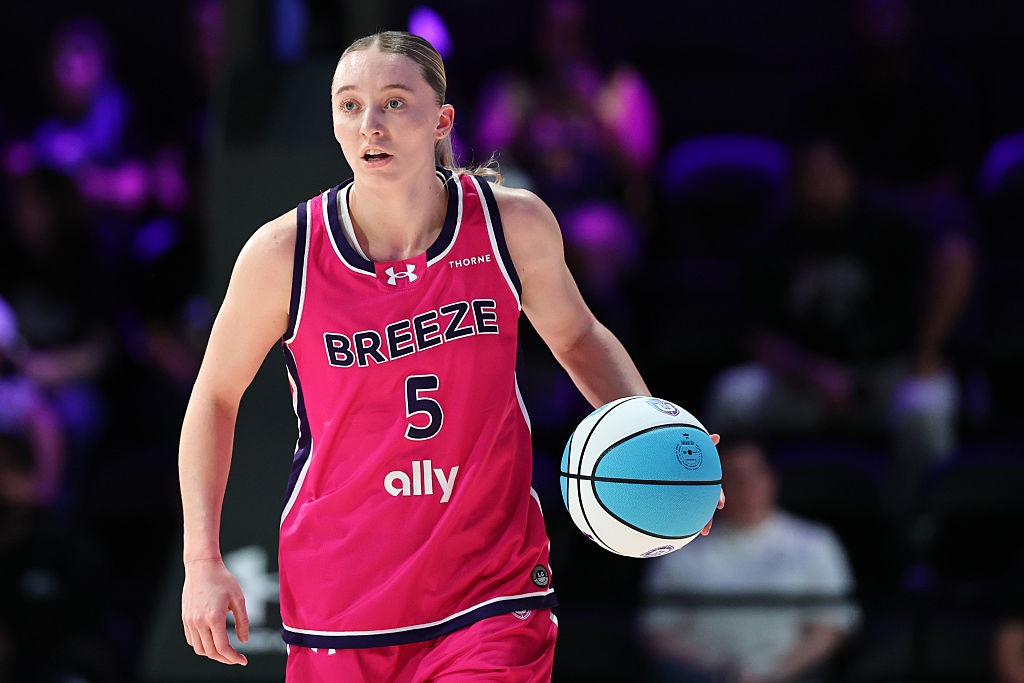 MEDLEY, FLORIDA - JANUARY 26: Paige Bueckers #5 of the Breeze controls the ball against Jordin Canada #3 of the Laces during the first half at Sephora Arena on January 26, 2026 in Medley, Florida. (Photo by Carmen Mandato/Getty Images)