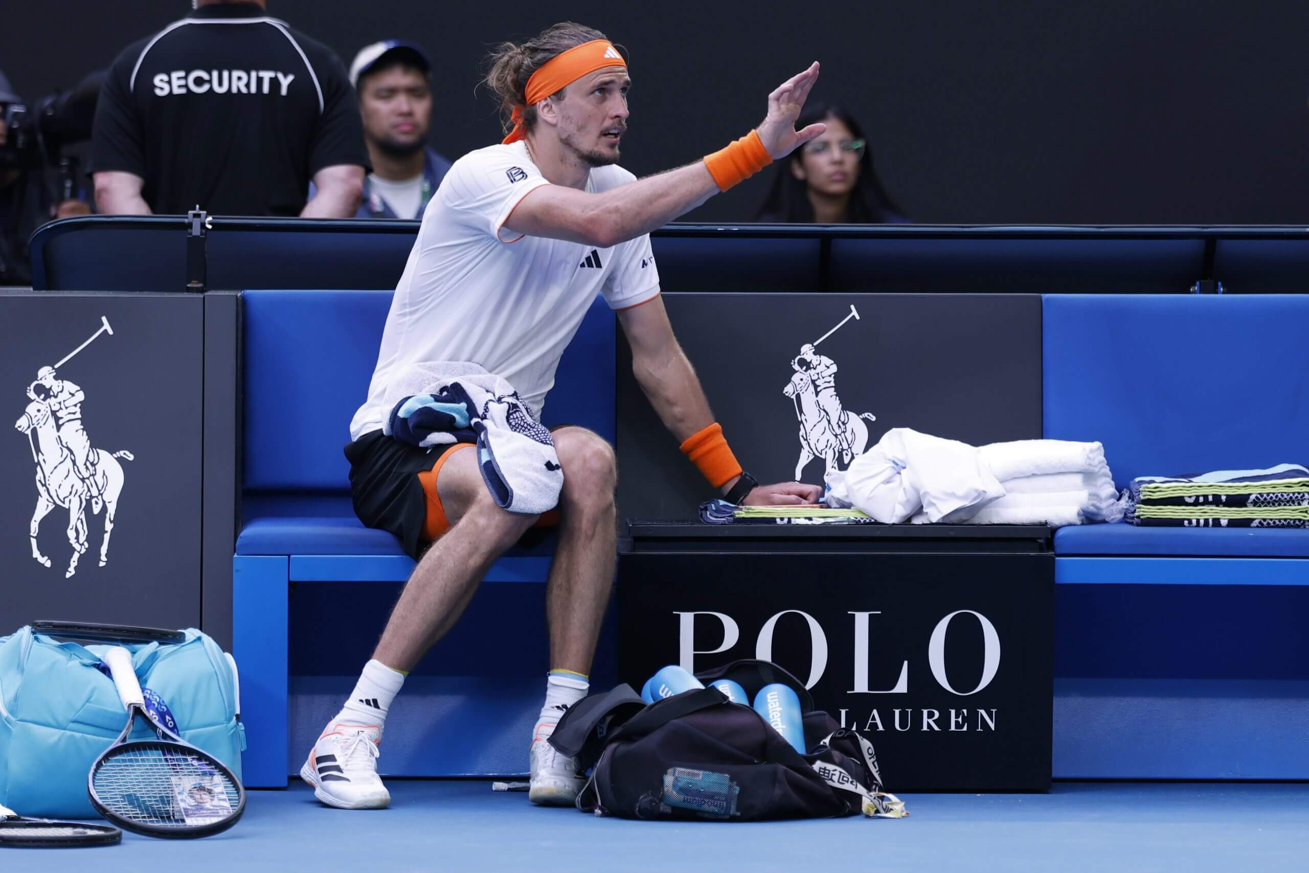 Alexander Zverev expresses his frustration to the umpire