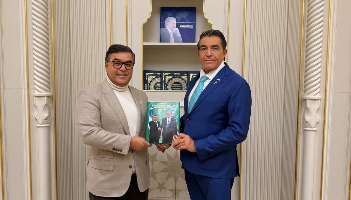 Special Envoy Zampolli Presents U.S. Constitution to the Center for Islamic Civilization