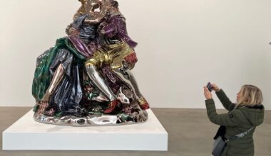 Jeff Koons’s Reflective Sculptures Mirror the One Percent