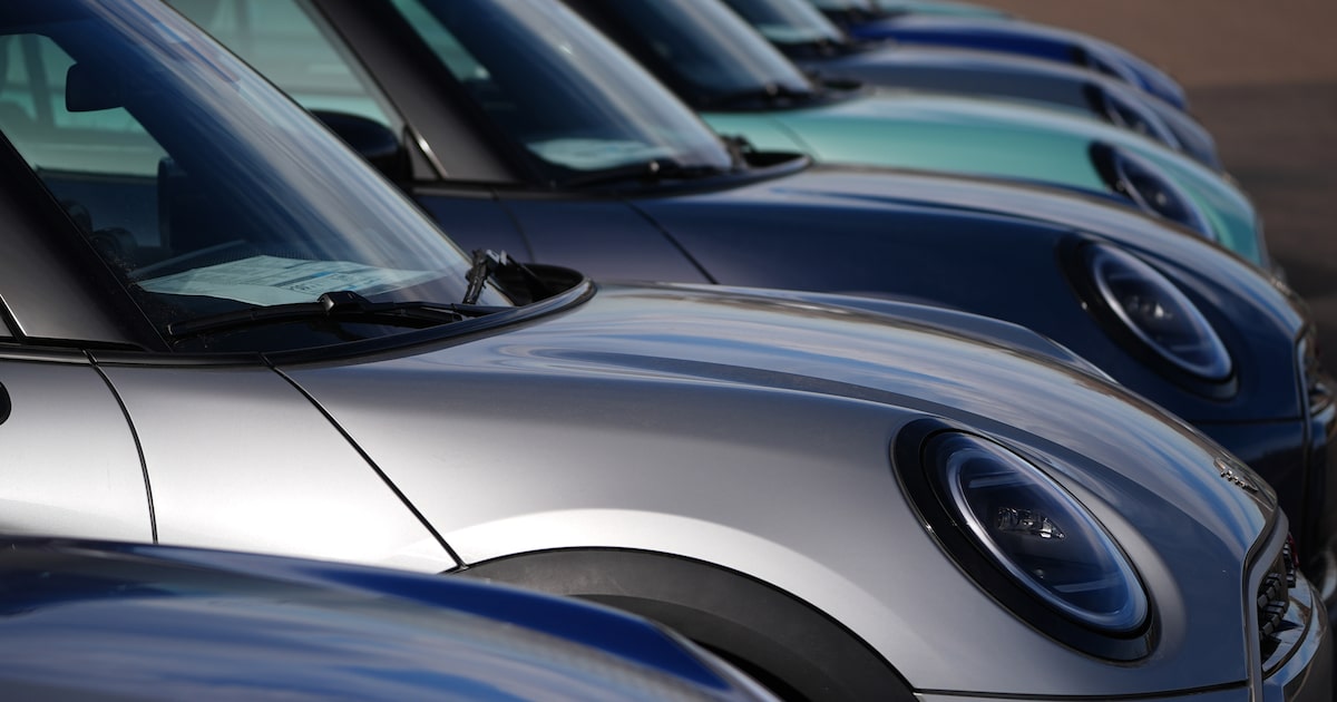 Slowing auto sales stoke concern over near-record car prices