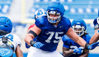 Tennessee forward Nate Ament (10) dribbles past Kentucky forward Mouhamed Dioubate (23) during a NCAA basketball game between the Tennessee Volunteers and Kentucky Wildcats at Thompson-Boling Arena at Food City Center in Knoxville, Tenn., on Jan. 17, 2026.