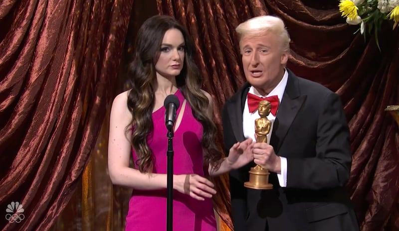 SNL, Trump stealing Kristi Noem's award.