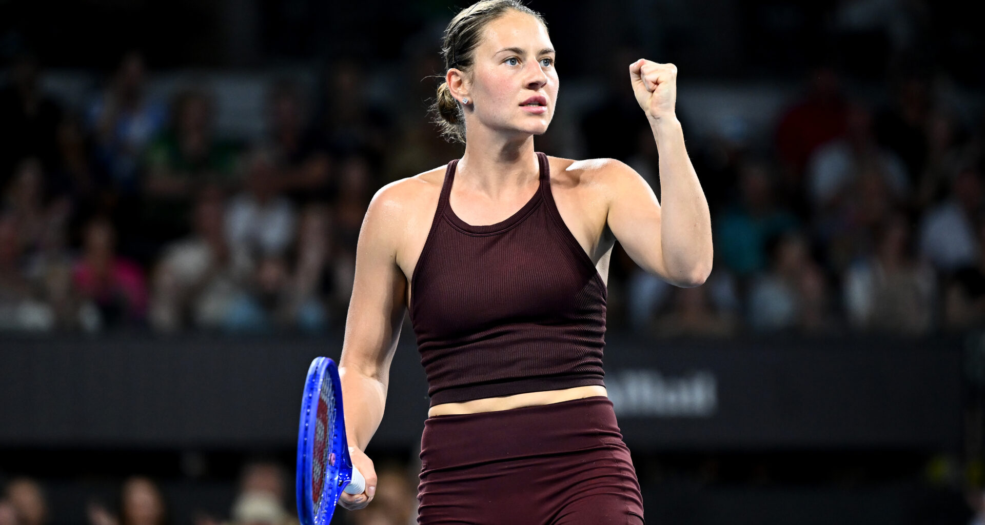 Back-to-back Top 10 wins! Kostyuk upsets Andreeva to make Brisbane semis