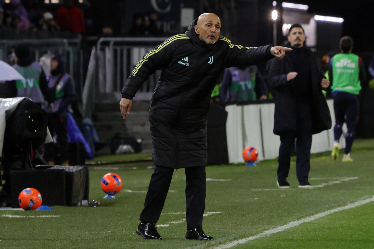 CAGLIARI, ITALY - JANUARY 17: Luciano Spalletti coach of Juventus reacts during the Serie A match between Cagliari Calcio and Juventus FC at Stadio Sant