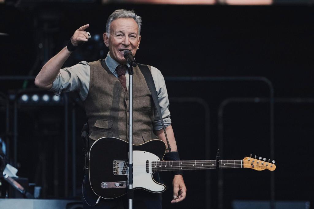 Bruce Springsteen dedicates song to Renee Good and says ICE should ‘get the f— out of Minneapolis’ – Twin Cities