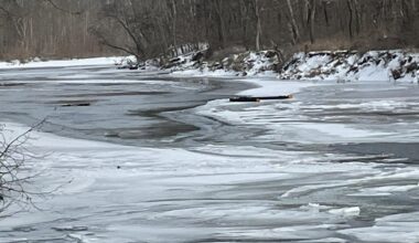 Helicopter crashes in the Meramec River