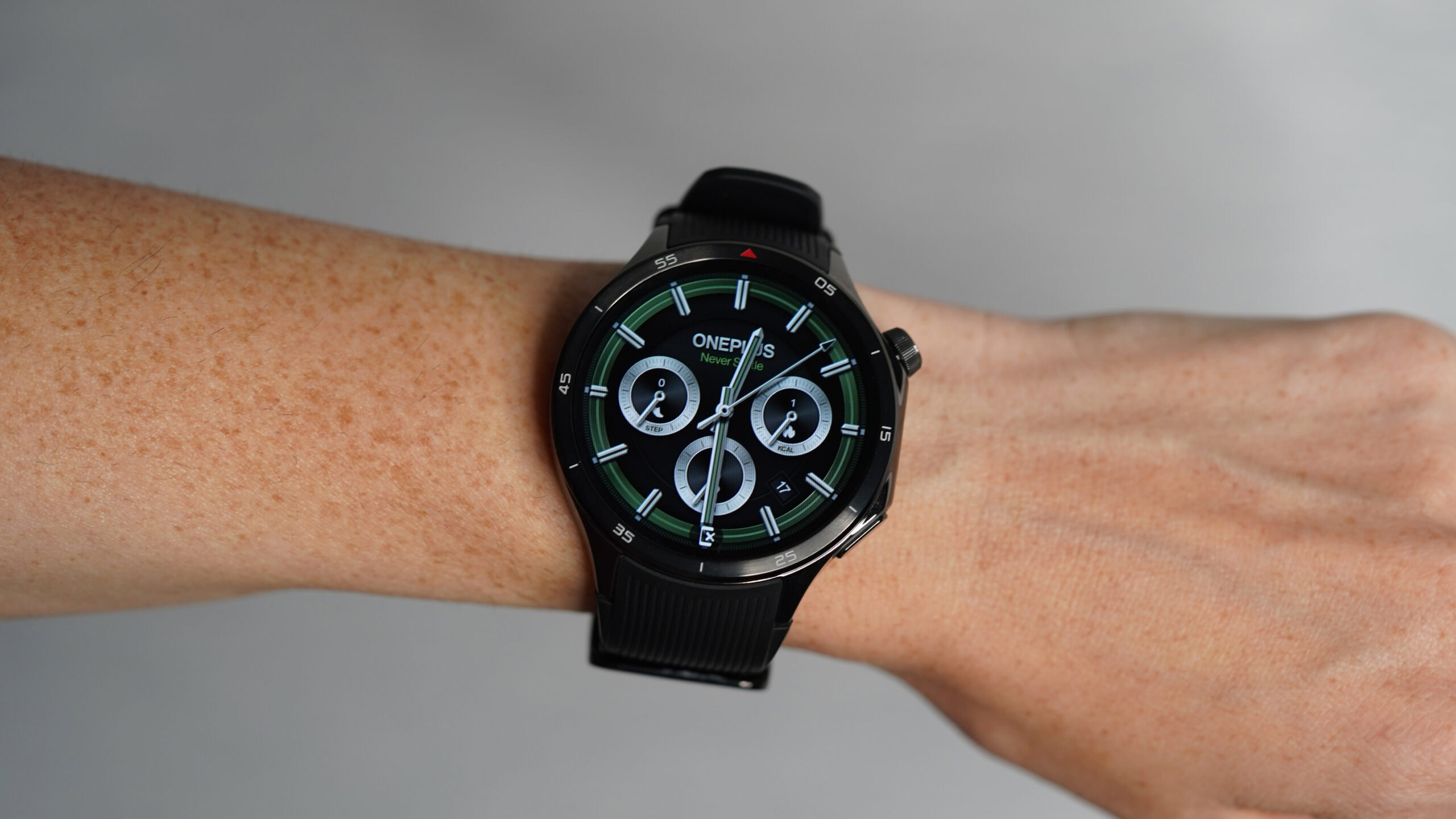A OnePlus Watch 3 on a user's wrist displays the time.