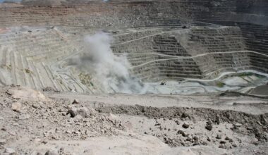 Focus: Rio Tinto's bid for Glencore piles pressure on BHP 